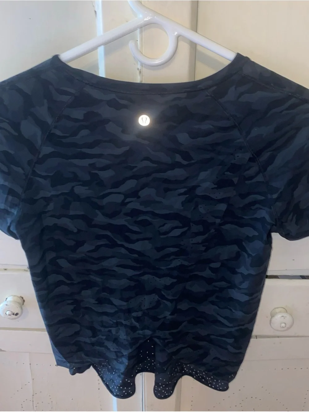 lululemon athletica Navy Camouflage Short Sleeve Tee with Eyelet Hem